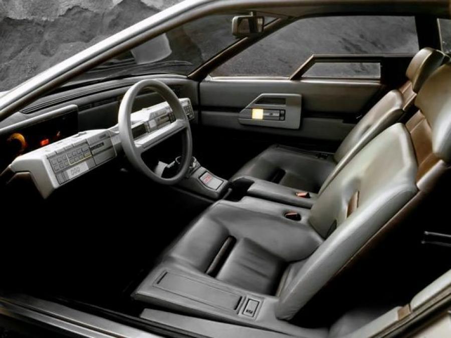 Интерьер Alfa Romeo Delfino Concept 1983 года  (фото 8 из 18)